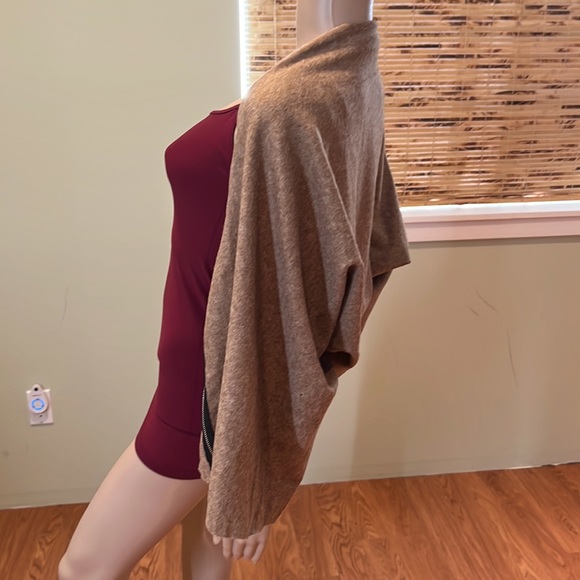 Le Nove Tan Wool Shrug With Black Trim And Zippers Made In Italy O/S - Picture 4 of 7